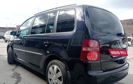 Volkswagen Touran III, 2007 год, 630 000 рублей, 2 фотография