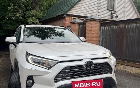 Toyota RAV4, 2021 год, 3 215 000 рублей, 1 фотография