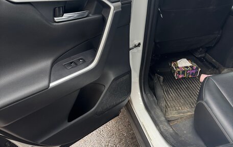 Toyota RAV4, 2021 год, 3 215 000 рублей, 9 фотография