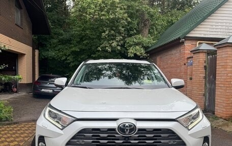Toyota RAV4, 2021 год, 3 215 000 рублей, 2 фотография