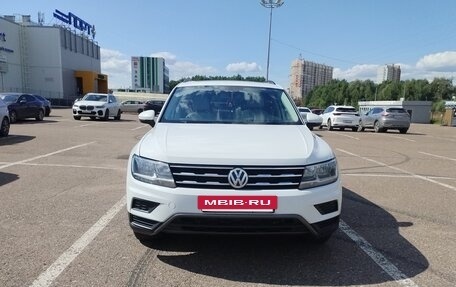 Volkswagen Tiguan II, 2021 год, 2 820 000 рублей, 2 фотография
