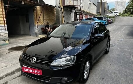 Volkswagen Jetta VI, 2013 год, 820 000 рублей, 2 фотография