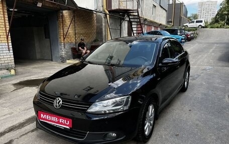 Volkswagen Jetta VI, 2013 год, 820 000 рублей, 3 фотография
