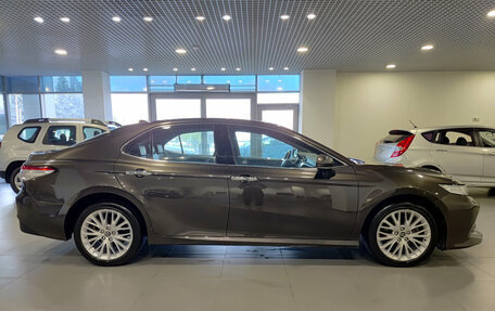 Toyota Camry, 2019 год, 2 260 000 рублей, 8 фотография