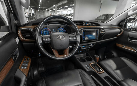Toyota Hilux VIII, 2016 год, 3 980 000 рублей, 7 фотография