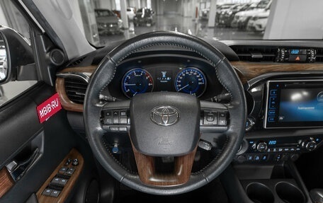 Toyota Hilux VIII, 2016 год, 3 980 000 рублей, 10 фотография