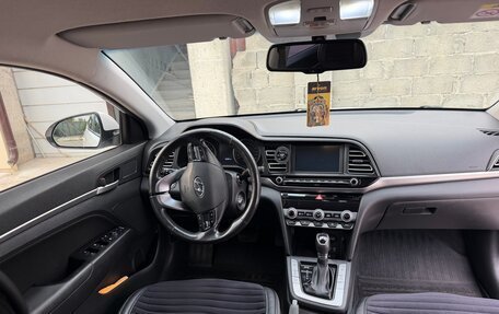 Hyundai Elantra VI рестайлинг, 2019 год, 1 650 000 рублей, 8 фотография