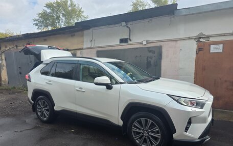 Toyota RAV4, 2020 год, 3 100 000 рублей, 11 фотография