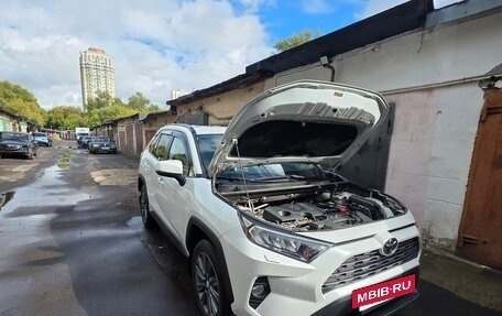 Toyota RAV4, 2020 год, 3 100 000 рублей, 2 фотография