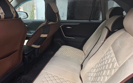 Toyota RAV4, 2020 год, 3 100 000 рублей, 21 фотография