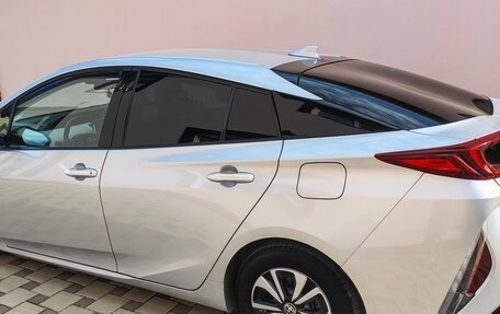 Toyota Prius IV XW50, 2016 год, 1 850 000 рублей, 3 фотография