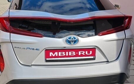 Toyota Prius IV XW50, 2016 год, 1 850 000 рублей, 2 фотография