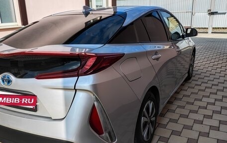 Toyota Prius IV XW50, 2016 год, 1 850 000 рублей, 6 фотография