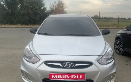 Hyundai Solaris II рестайлинг, 2011 год, 860 000 рублей, 1 фотография