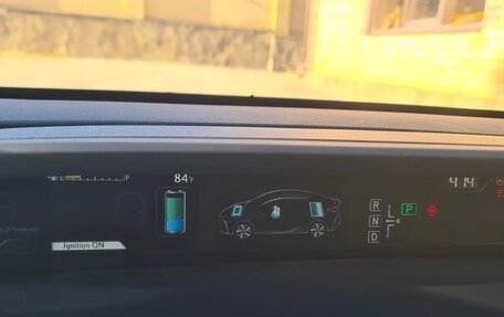 Toyota Prius IV XW50, 2016 год, 1 850 000 рублей, 21 фотография