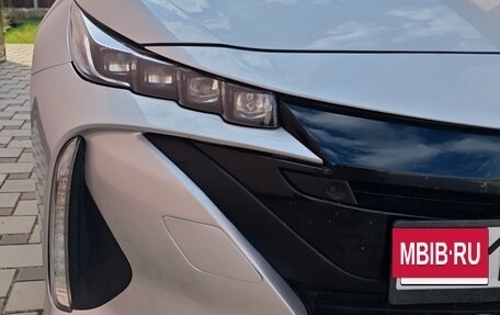 Toyota Prius IV XW50, 2016 год, 1 850 000 рублей, 16 фотография