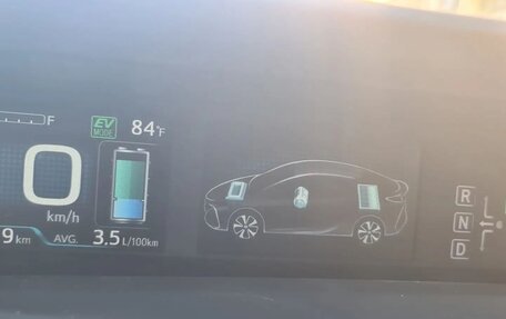 Toyota Prius IV XW50, 2016 год, 1 850 000 рублей, 22 фотография
