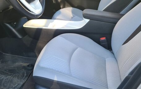 Toyota Prius IV XW50, 2016 год, 1 850 000 рублей, 25 фотография