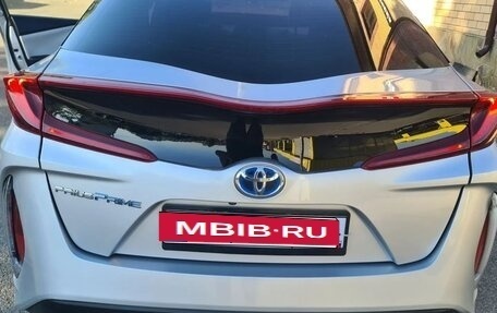Toyota Prius IV XW50, 2016 год, 1 850 000 рублей, 24 фотография