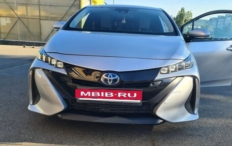 Toyota Prius IV XW50, 2016 год, 1 850 000 рублей, 23 фотография