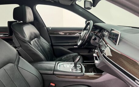 BMW 7 серия, 2017 год, 2 450 000 рублей, 13 фотография