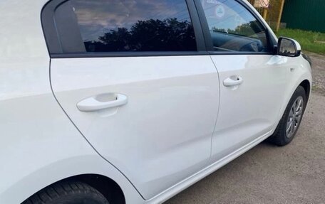 KIA Rio IV, 2021 год, 1 550 000 рублей, 3 фотография