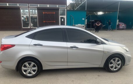 Hyundai Solaris II рестайлинг, 2011 год, 860 000 рублей, 5 фотография