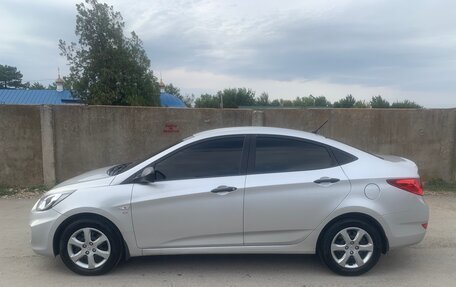 Hyundai Solaris II рестайлинг, 2011 год, 860 000 рублей, 3 фотография