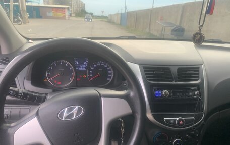 Hyundai Solaris II рестайлинг, 2011 год, 860 000 рублей, 10 фотография