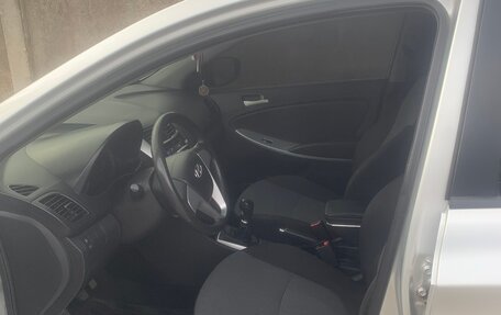 Hyundai Solaris II рестайлинг, 2011 год, 860 000 рублей, 7 фотография