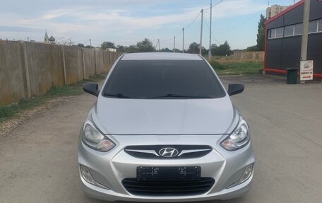 Hyundai Solaris II рестайлинг, 2011 год, 860 000 рублей, 2 фотография
