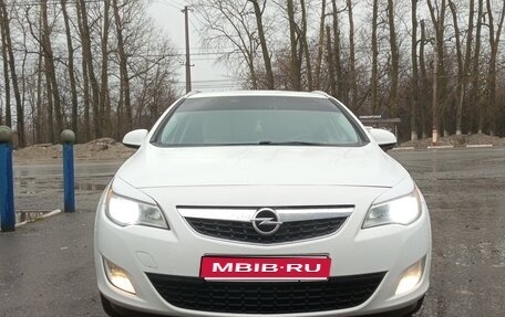 Opel Astra J, 2012 год, 500 000 рублей, 1 фотография