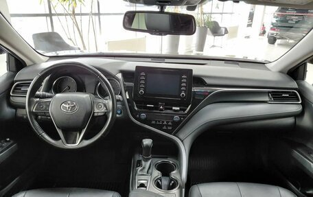 Toyota Camry, 2021 год, 2 850 000 рублей, 11 фотография