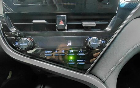Toyota Camry, 2021 год, 2 850 000 рублей, 14 фотография