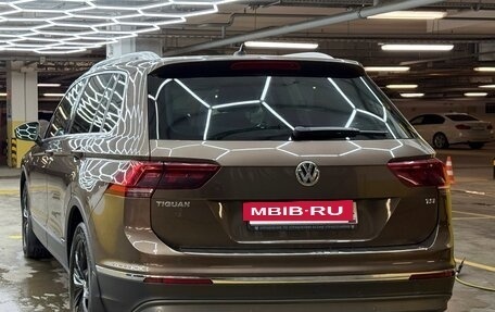 Volkswagen Tiguan II, 2017 год, 2 450 000 рублей, 3 фотография