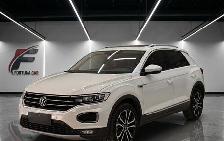 Volkswagen T-Roc I, 2022 год, 1 249 000 рублей, 1 фотография