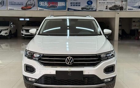 Volkswagen T-Roc I, 2022 год, 1 249 000 рублей, 2 фотография