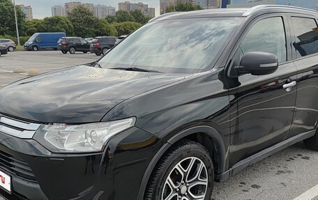Mitsubishi Outlander III рестайлинг 3, 2014 год, 1 790 000 рублей, 11 фотография