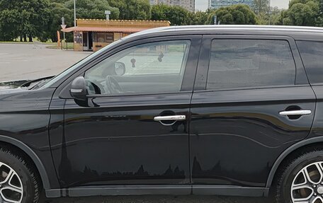 Mitsubishi Outlander III рестайлинг 3, 2014 год, 1 790 000 рублей, 5 фотография
