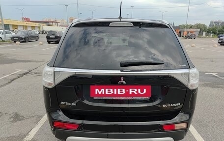 Mitsubishi Outlander III рестайлинг 3, 2014 год, 1 790 000 рублей, 6 фотография