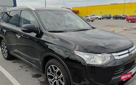 Mitsubishi Outlander III рестайлинг 3, 2014 год, 1 790 000 рублей, 10 фотография