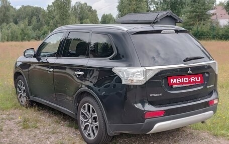Mitsubishi Outlander III рестайлинг 3, 2014 год, 1 790 000 рублей, 13 фотография