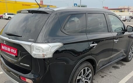 Mitsubishi Outlander III рестайлинг 3, 2014 год, 1 790 000 рублей, 7 фотография