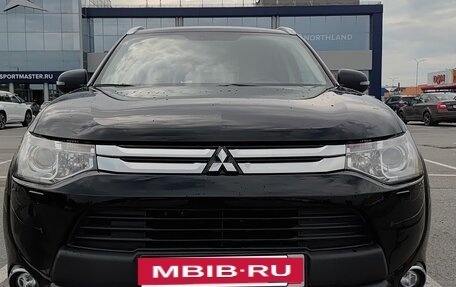Mitsubishi Outlander III рестайлинг 3, 2014 год, 1 790 000 рублей, 9 фотография