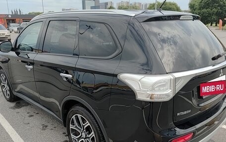 Mitsubishi Outlander III рестайлинг 3, 2014 год, 1 790 000 рублей, 8 фотография