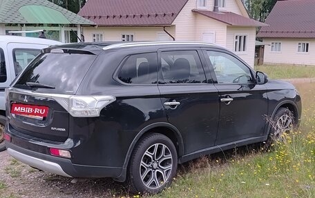 Mitsubishi Outlander III рестайлинг 3, 2014 год, 1 790 000 рублей, 14 фотография