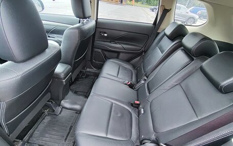 Mitsubishi Outlander III рестайлинг 3, 2014 год, 1 790 000 рублей, 26 фотография