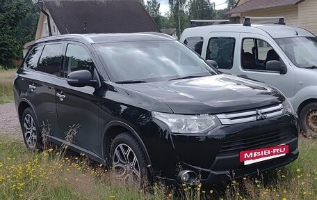 Mitsubishi Outlander III рестайлинг 3, 2014 год, 1 790 000 рублей, 15 фотография