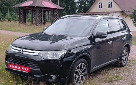 Mitsubishi Outlander III рестайлинг 3, 2014 год, 1 790 000 рублей, 16 фотография