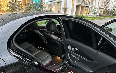 Mercedes-Benz E-Класс, 2019 год, 3 100 000 рублей, 15 фотография